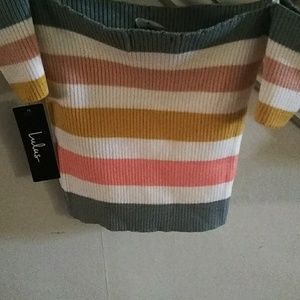 Lulu's crop top size medium runs small